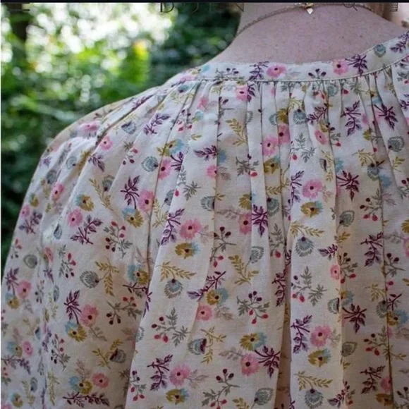 Doen June Top in Feathered Floral - Picture 7 of 11